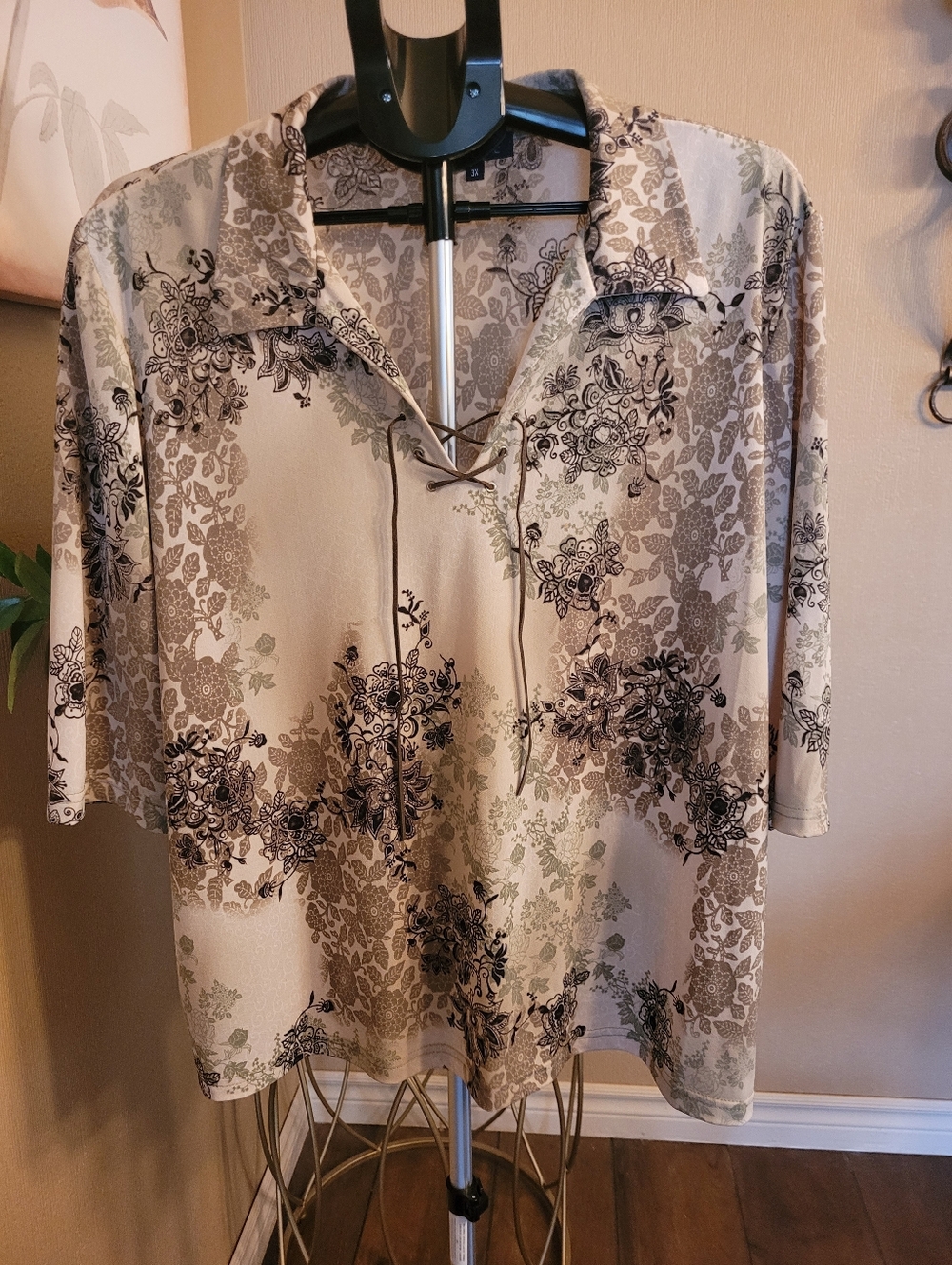 Encore Plus Lace-Up Floral Top